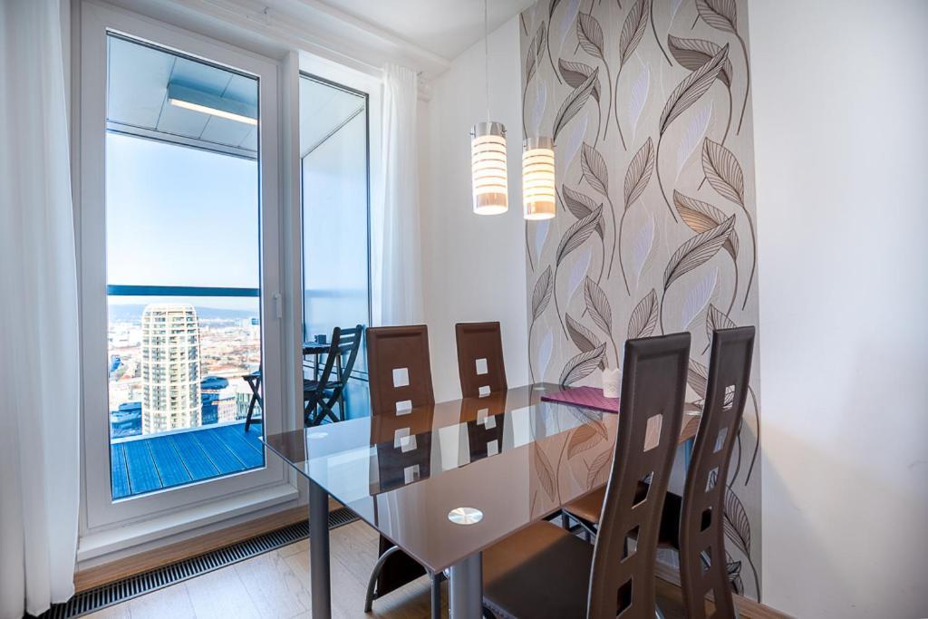 Ferienwohnung Panoramaview/31Thfloor!/Luxury/Wifi/Parking Pressburg Exterior foto