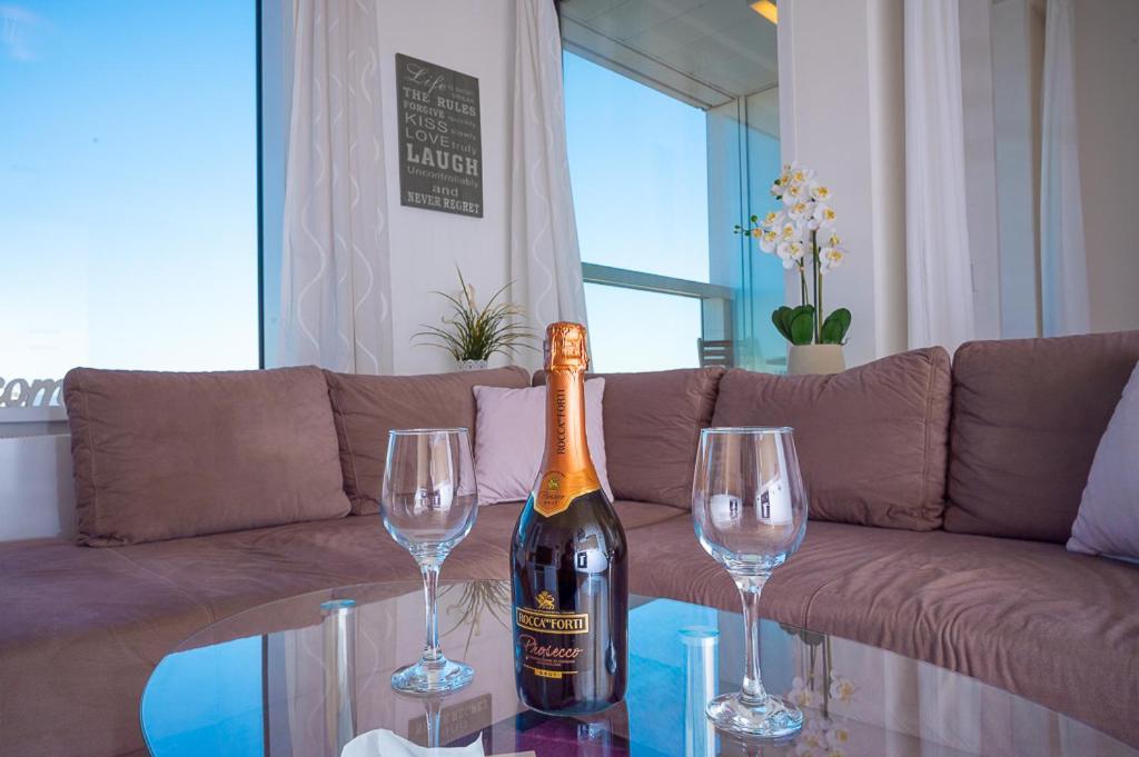 Ferienwohnung Panoramaview/31Thfloor!/Luxury/Wifi/Parking Pressburg Exterior foto